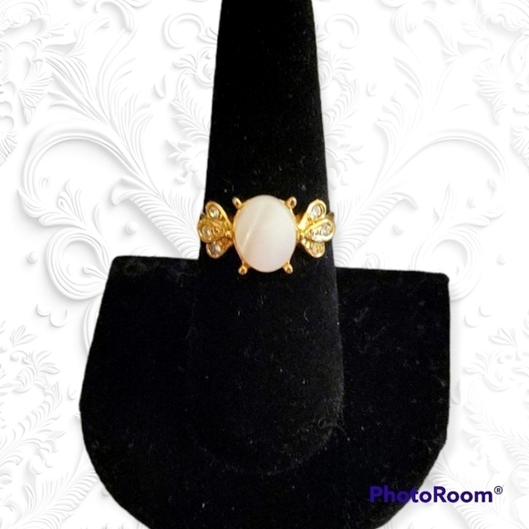 VTG AVON 1991 Goldtone Victorian Regency Mother of Pearl Ring - Picture 1 of 4